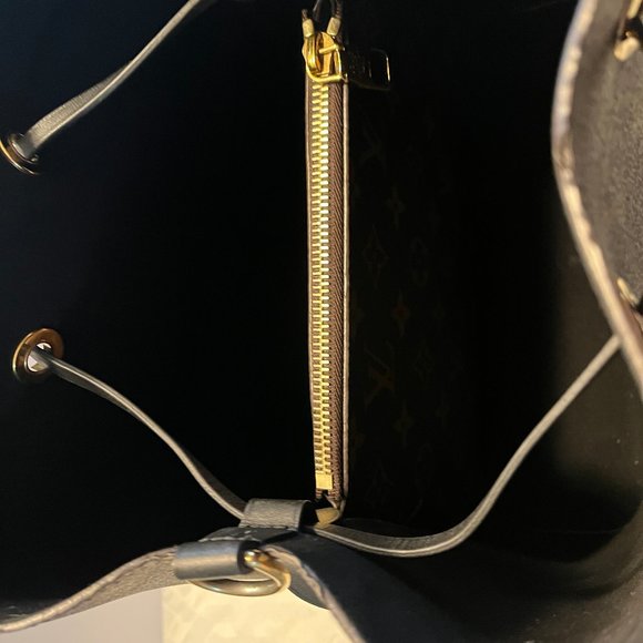 Authentic Louis Vuitton Neo Noe in Noir - Picture 12 of 14